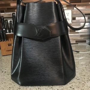 💕Authentic Louis Vuitton bucket purse💕